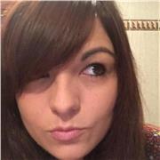 Profesora de historia y geografía imparte clases a todas las edades